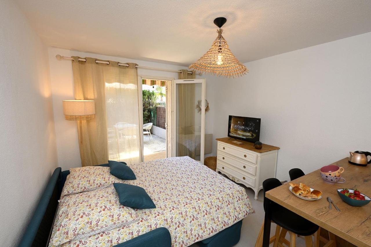 Charmant Studio 2A4 Pers Avec Jardin Et Place De Parking Situe A 5 Min A Pied De La Mer Bandol Exterior photo