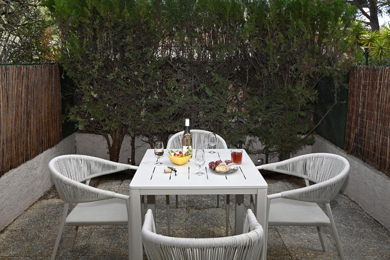 Charmant Studio 2A4 Pers Avec Jardin Et Place De Parking Situe A 5 Min A Pied De La Mer Bandol Exterior photo